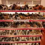 ...o gli animali da collezione fatti in plastica nobile, cotone o cartone